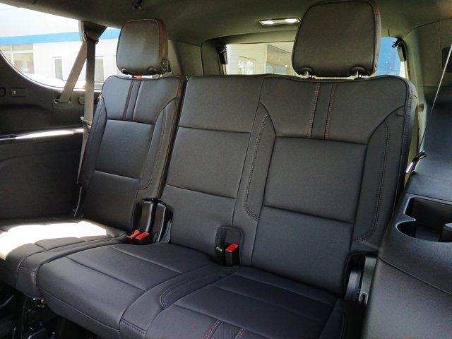 Photo of 2025 Iridescent Pearl Tricoat Chevrolet Suburban