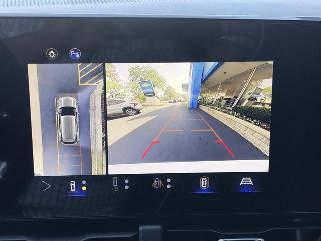 Photo of 2025 Summit White Chevrolet Equinox