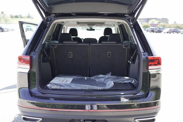 Photo of 2025 Deep Black Pearl Effect Volkswagen Atlas