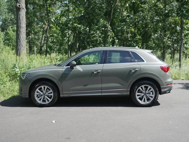 Photo of 2023 Chronos Gray Metallic Audi Q3