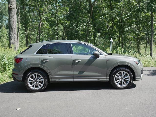 Photo of 2023 Chronos Gray Metallic Audi Q3
