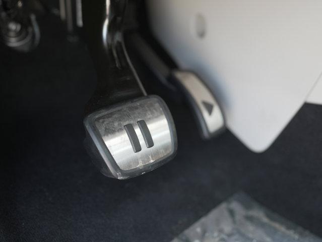 Photo of 2025 Metro Silver W/Candy White Upper Volkswagen ID. Buzz