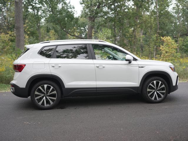 Photo of 2022 Pure White Volkswagen Taos