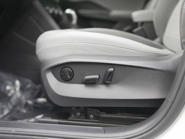 Photo of 2022 Pure White Volkswagen Taos