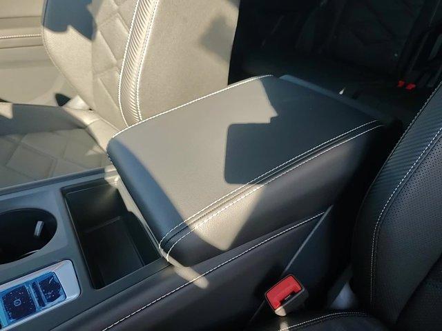 Photo of 2025 Pure White Volkswagen Atlas Cross Sport