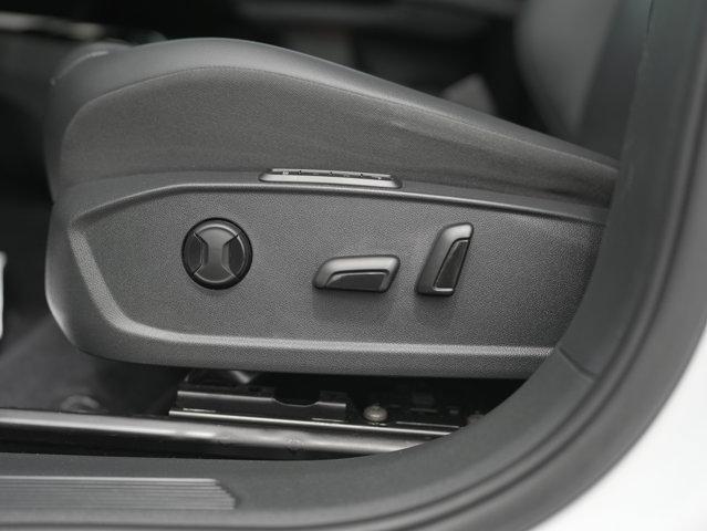 Photo of 2021 Glacier White Volkswagen ID.4