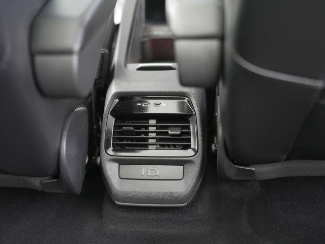 Photo of 2021 Glacier White Volkswagen ID.4