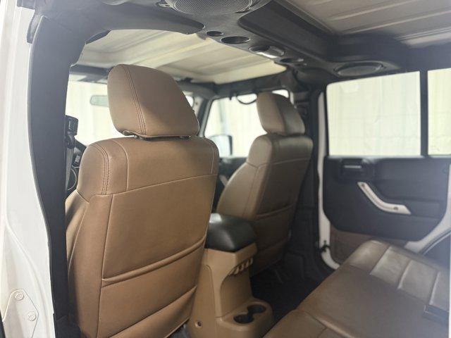 Photo of 2011 Bright White Clearcoat Jeep Wrangler Unlimited