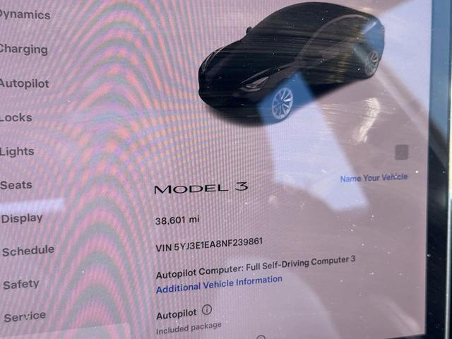 Photo of 2022 black Tesla Model 3