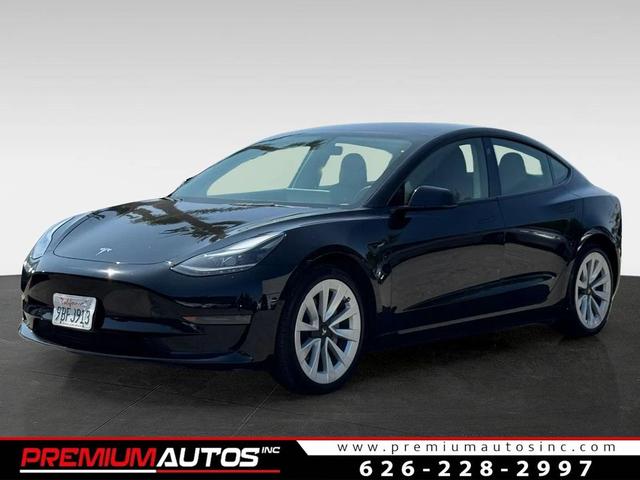 Photo of 2022 black Tesla Model 3