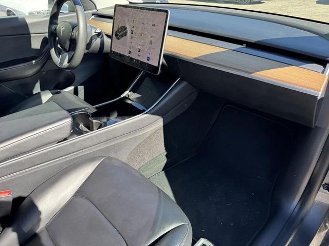 Photo of 2020 Grey Tesla Model Y
