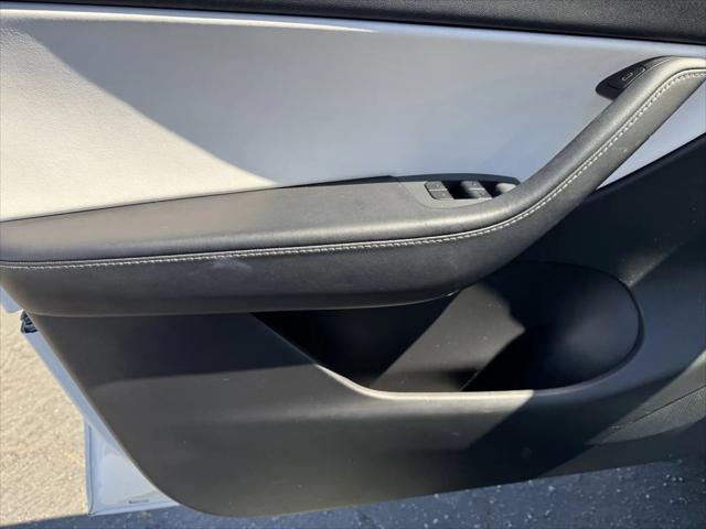 Photo of 2021 Pearl White Multi-Coat Tesla Model Y