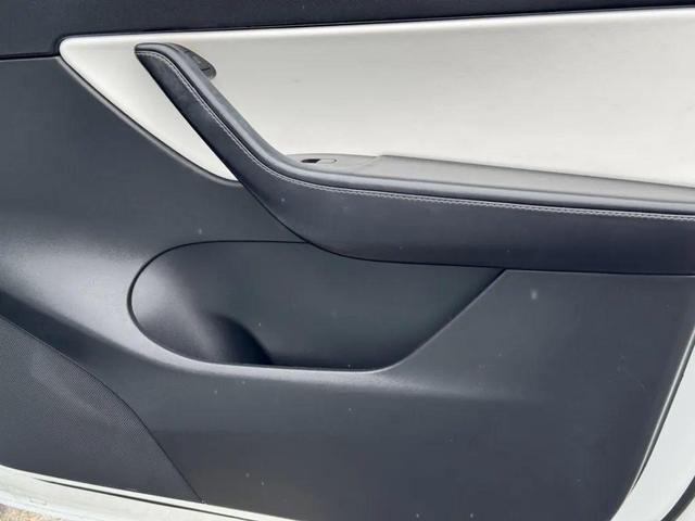 Photo of 2022 Pearl White Multi-Coat Tesla Model Y