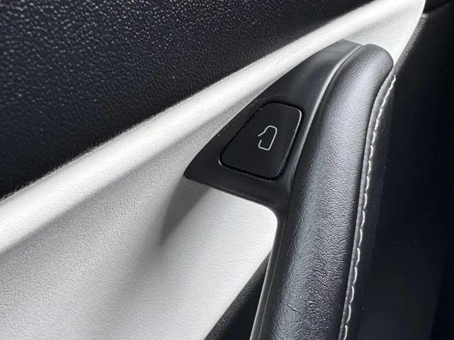 Photo of 2022 Pearl White Multi-Coat Tesla Model Y