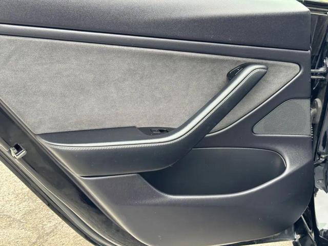 Photo of 2019 Solid Black Tesla Model 3