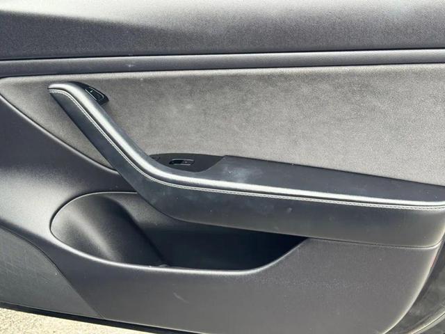 Photo of 2019 Solid Black Tesla Model 3