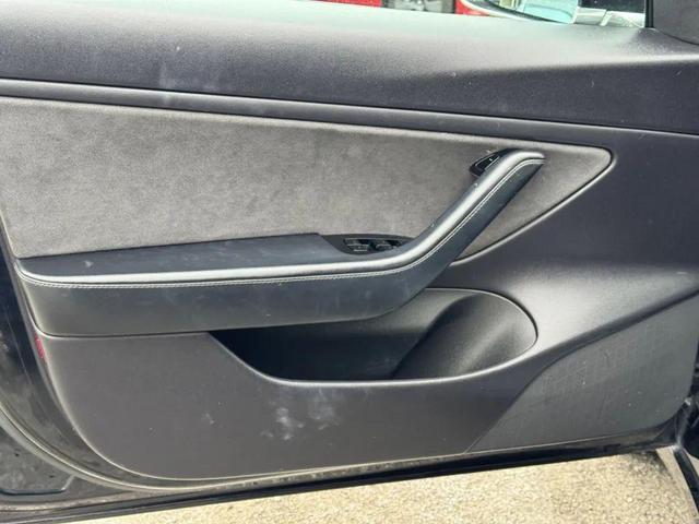 Photo of 2019 Solid Black Tesla Model 3