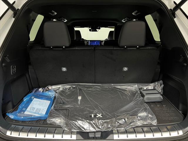 Photo of 2025 Pearl Lexus TX 500h