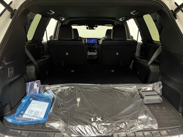 Photo of 2025 Pearl Lexus TX 500h