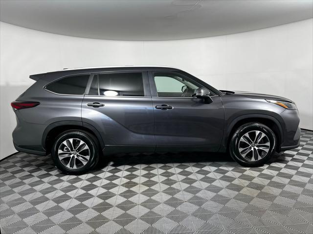 Photo of 2024 Magnetic Gray Toyota Highlander