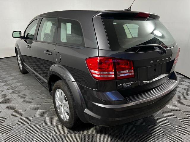 Photo of 2015 Granite Crystal Metallic Clearcoat Dodge Journey
