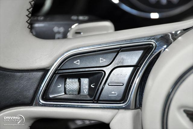 Photo of 2020 Glacier White Solid Bentley Bentayga