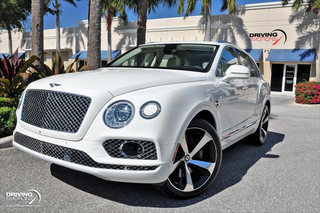 Photo of 2020 Glacier White Solid Bentley Bentayga