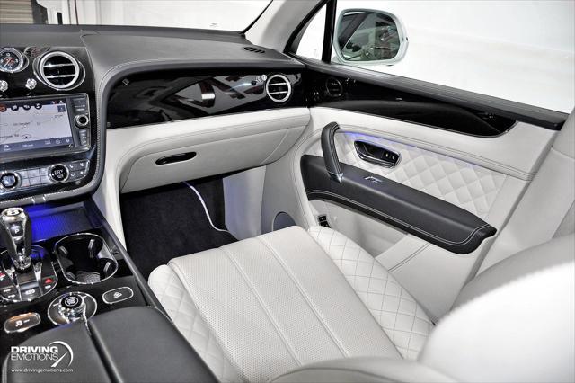 Photo of 2020 Glacier White Solid Bentley Bentayga