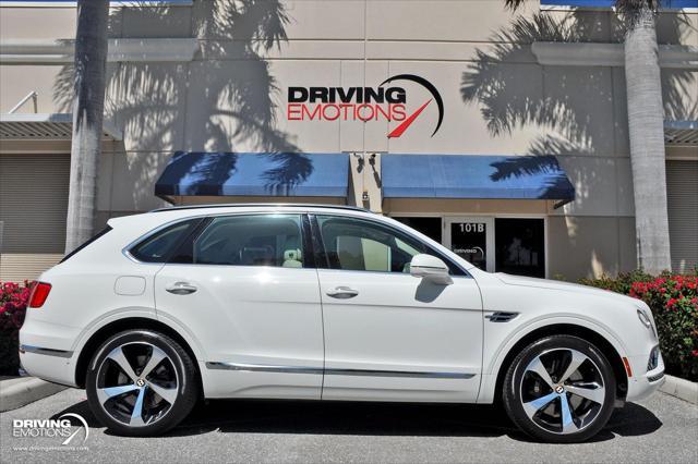 Photo of 2020 Glacier White Solid Bentley Bentayga