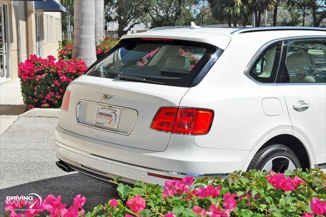 Photo of 2020 Glacier White Solid Bentley Bentayga