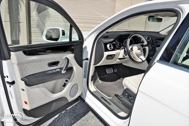 Photo of 2020 Glacier White Solid Bentley Bentayga