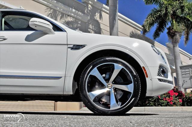 Photo of 2020 Glacier White Solid Bentley Bentayga