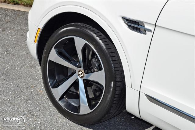Photo of 2020 Glacier White Solid Bentley Bentayga