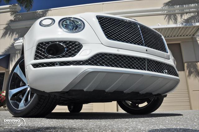 Photo of 2020 Glacier White Solid Bentley Bentayga