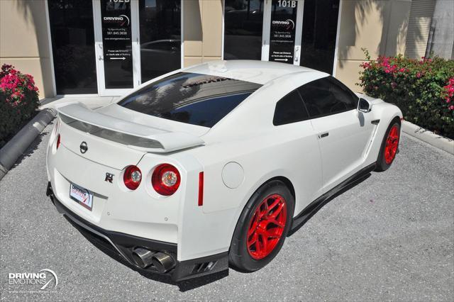 Photo of 2019 Pearl White Tricoat Nissan GT-R