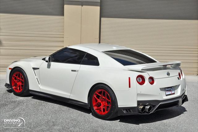 Photo of 2019 Pearl White Tricoat Nissan GT-R