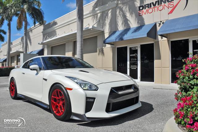 Photo of 2019 Pearl White Tricoat Nissan GT-R