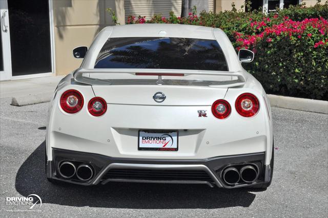 Photo of 2019 Pearl White Tricoat Nissan GT-R