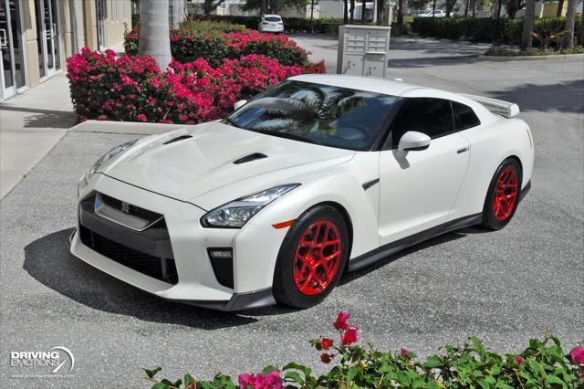 Photo of 2019 Pearl White Tricoat Nissan GT-R
