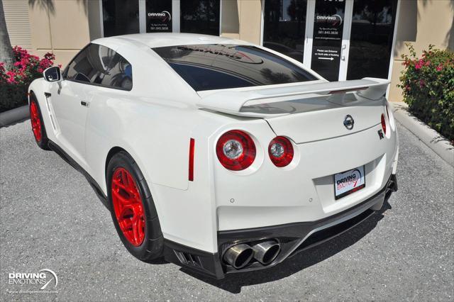 Photo of 2019 Pearl White Tricoat Nissan GT-R
