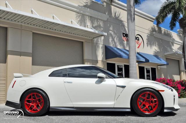 Photo of 2019 Pearl White Tricoat Nissan GT-R