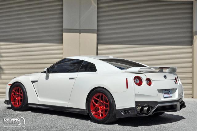 Photo of 2019 Pearl White Tricoat Nissan GT-R