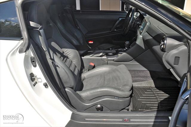 Photo of 2019 Pearl White Tricoat Nissan GT-R