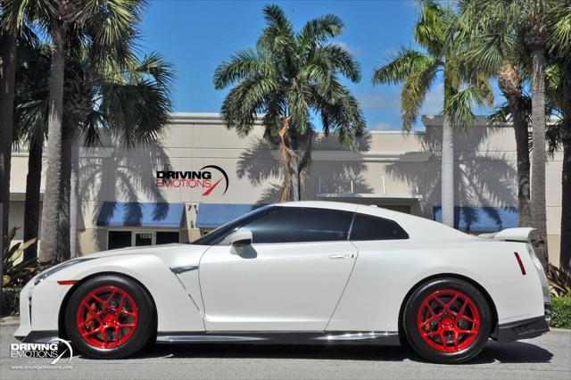 Photo of 2019 Pearl White Tricoat Nissan GT-R