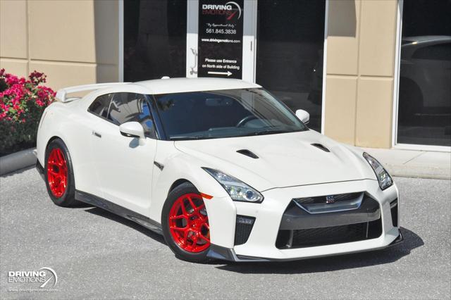 Photo of 2019 Pearl White Tricoat Nissan GT-R