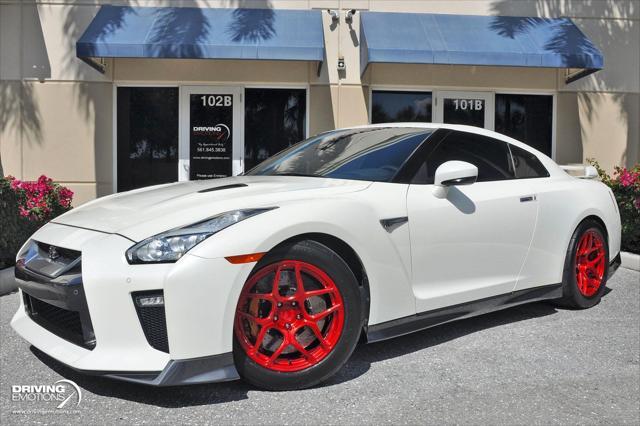 Photo of 2019 Pearl White Tricoat Nissan GT-R