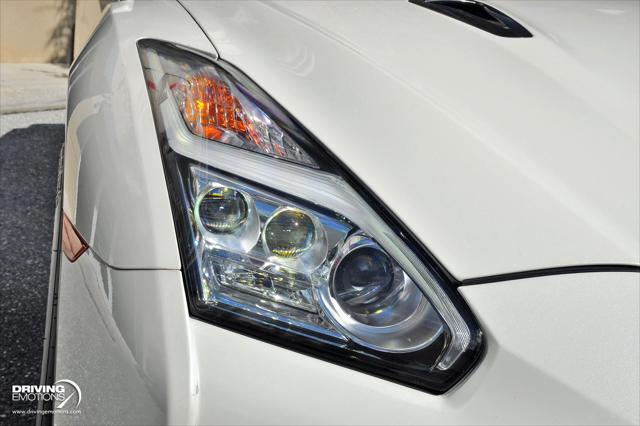 Photo of 2019 Pearl White Tricoat Nissan GT-R
