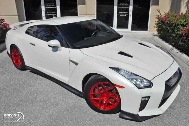 Photo of 2019 Pearl White Tricoat Nissan GT-R