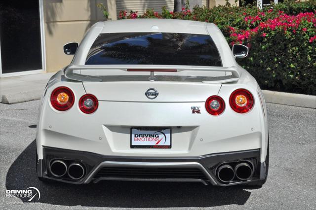 Photo of 2019 Pearl White Tricoat Nissan GT-R