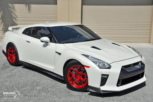Photo of 2019 Pearl White Tricoat Nissan GT-R